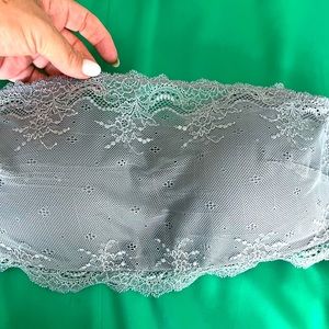 Spanx Fog Grey Undie-Tectable Bandeau Bra LARGE used once. Not my size